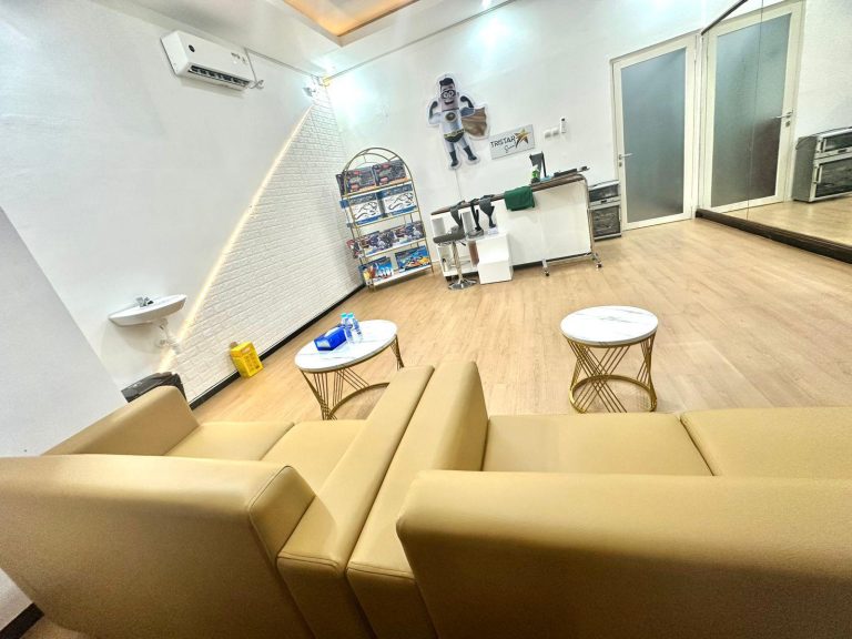 ruangan first class loby tristar sunat